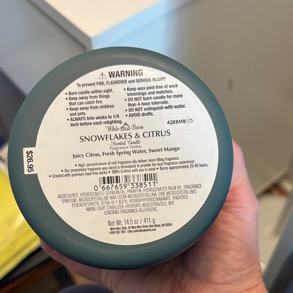 White Barn Snowflakes & Citrus Candle - NWT - Picture 4 of 4